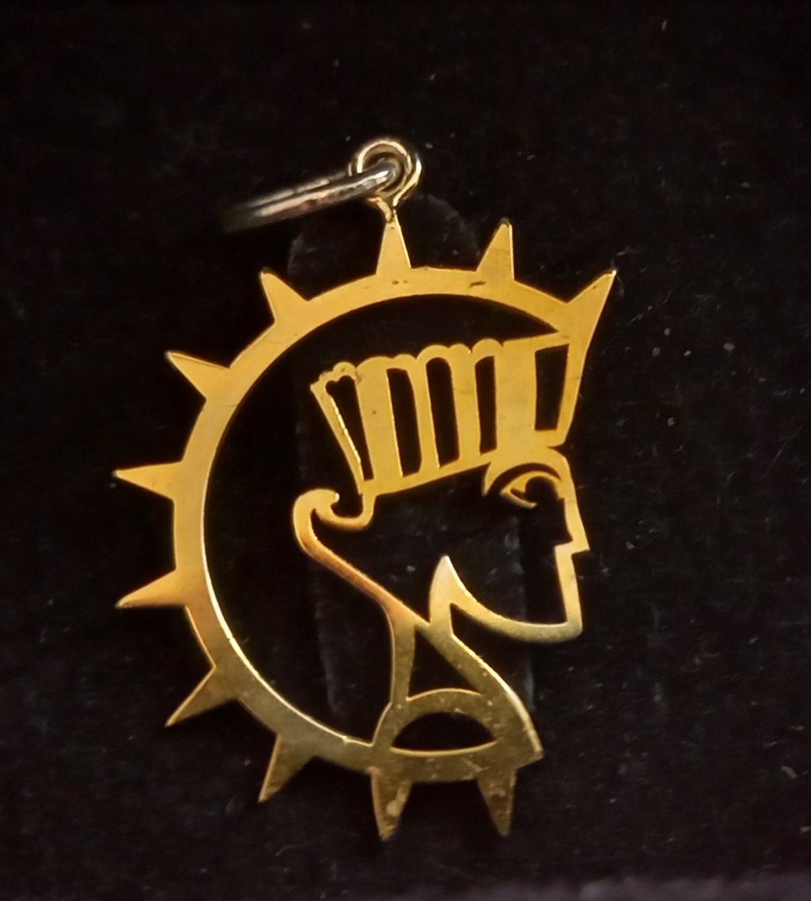 مدالیون آپادانا