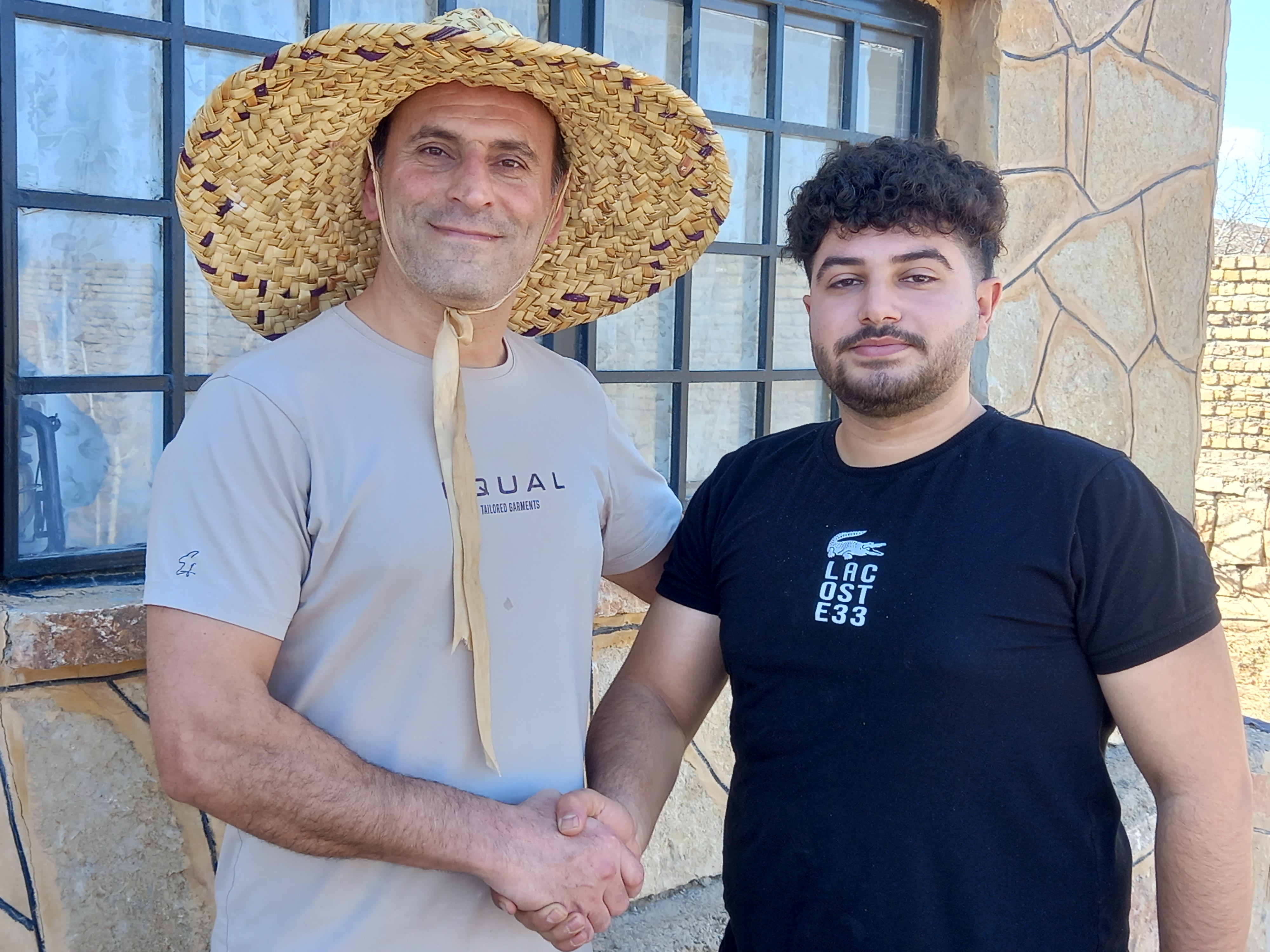 آدم اینجا نمی خندد