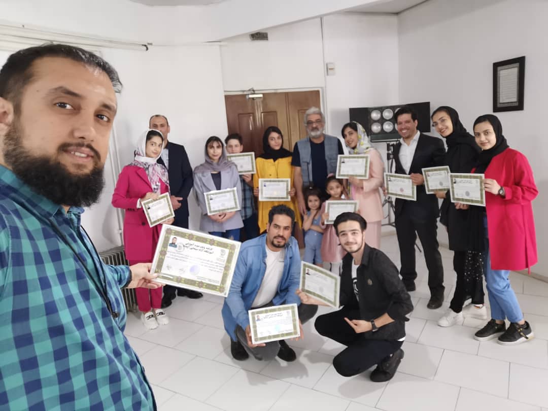 فارغ التحصیلان آپادانا